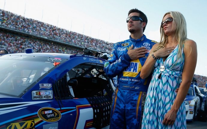 15 Hottest NASCAR Wives And Girlfriends - YouTube