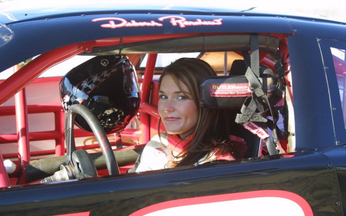 25 Most Beautiful Female Race Car Drivers - Yeah Motor