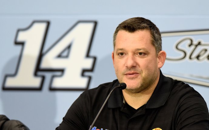 NASCAR drivers, fans react to Tony Stewart s retirement