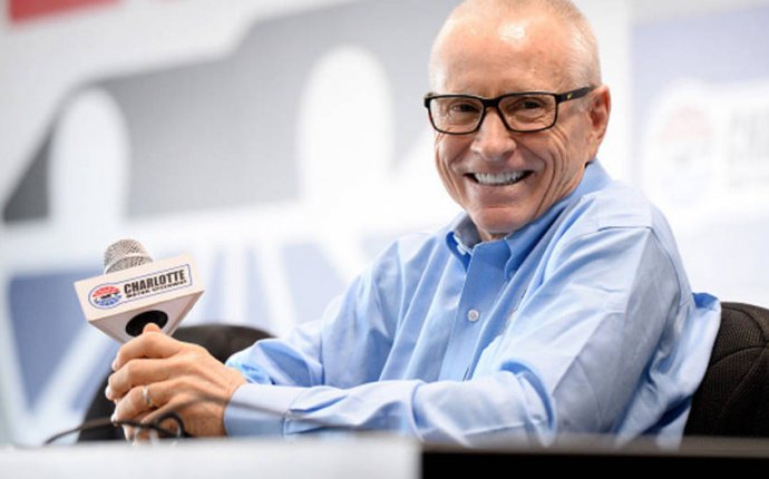 NASCAR Hall-of-famer Mark Martin enjoying life out of the