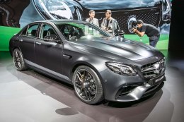 2018 Mercedes AMG E63 S front three quarter 1