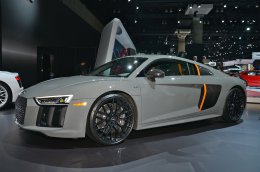 Audi R8 V10 Plus Exclusive Edition front three quarter